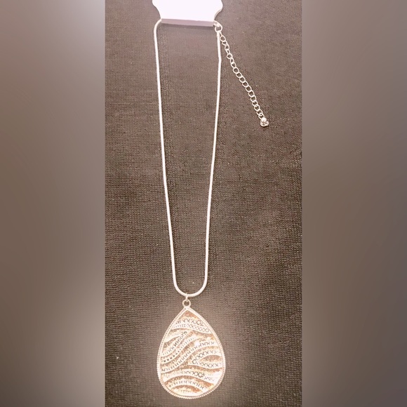 Women Necklace - Picture 1 of 2
